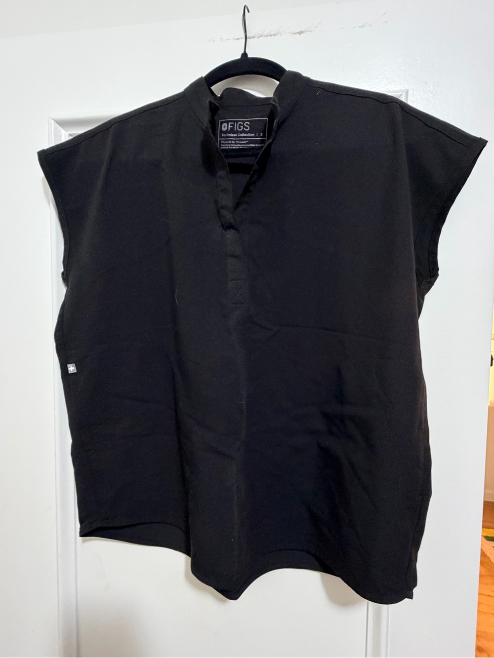 FIGS women’s top small black